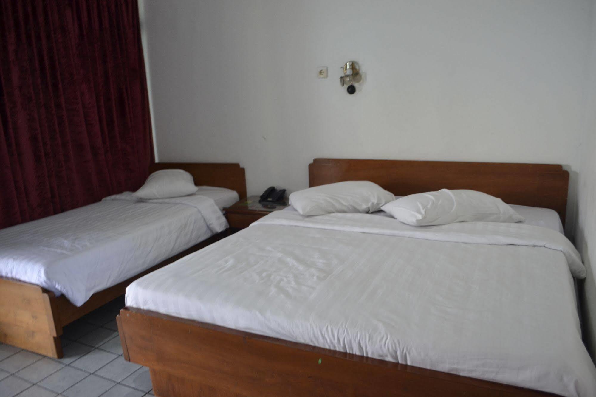 Hotel Selecta Batu  Esterno foto